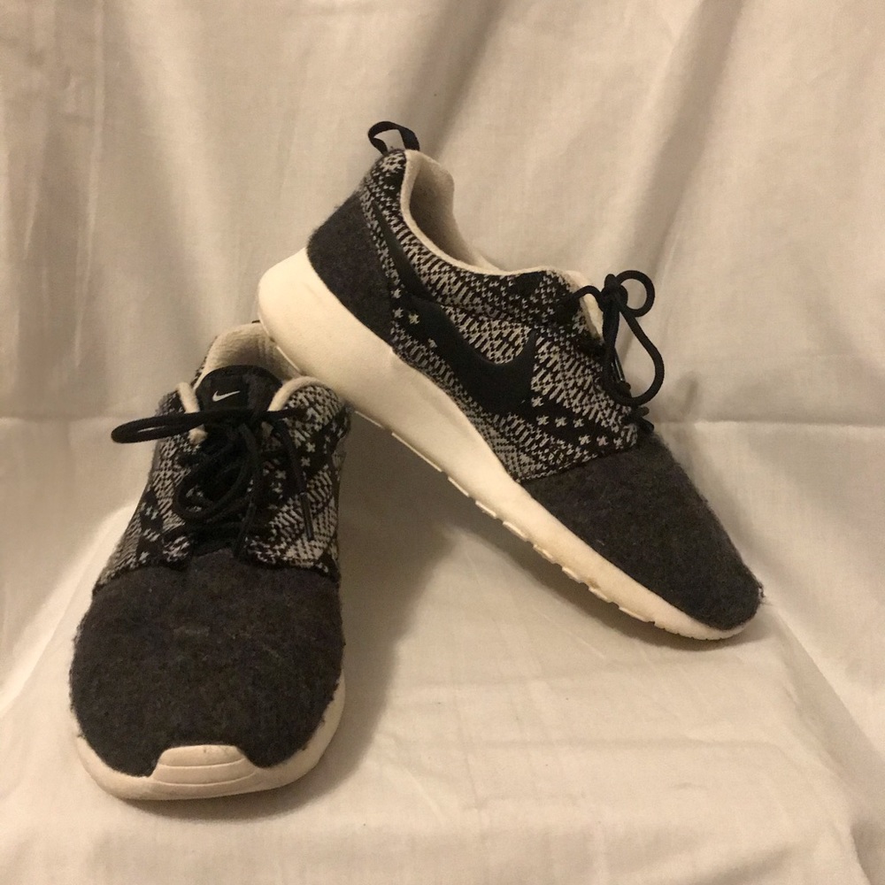 Nike Roshe One Winter Grey Festive Sneakers
